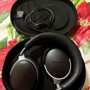 Bose Black Over-Ear Headphones with Sleek Design